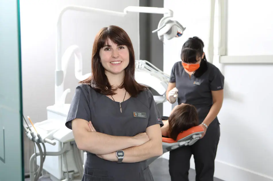 Mantenimiento de implantes dentales - Limpieza dental profesional