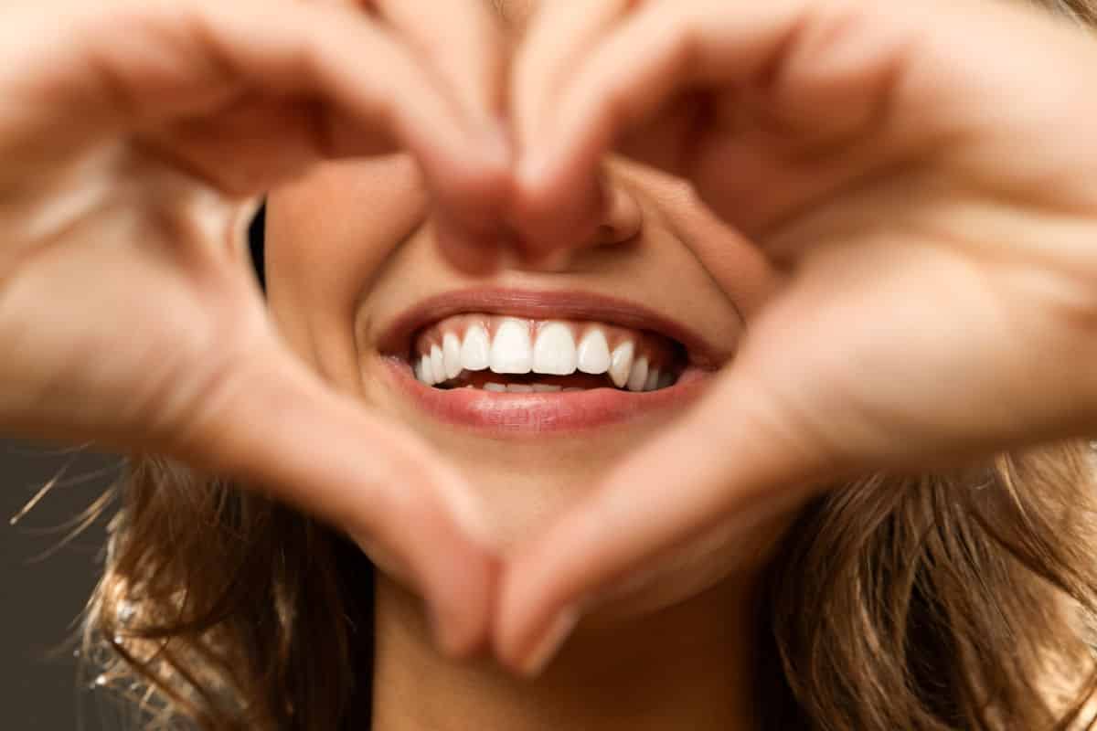 Descubre los mejores consejos para tener unas encías sanas | Clínica Dental Luciano Badanelli