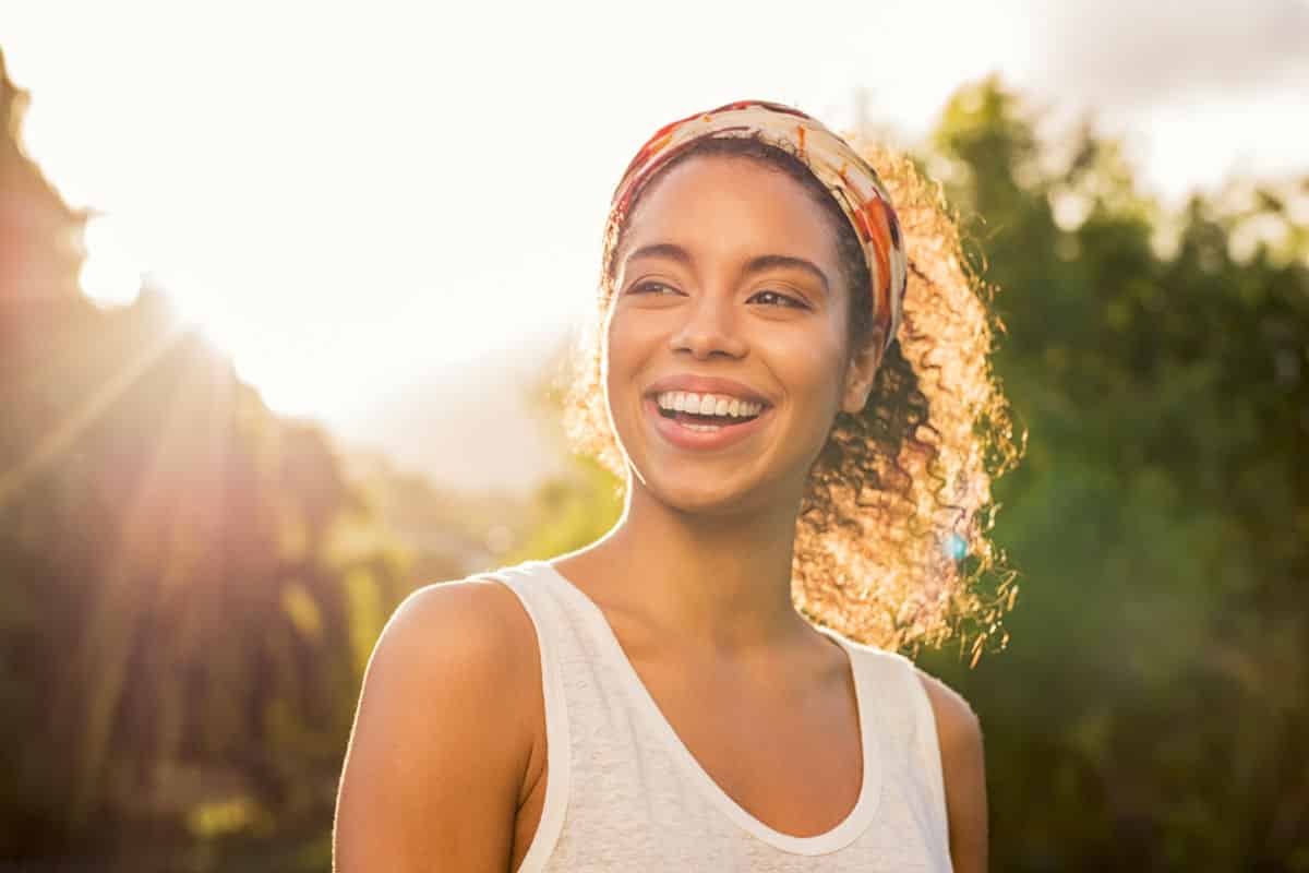 Recobra la estética de tu sonrisa gracias a la implantología dental